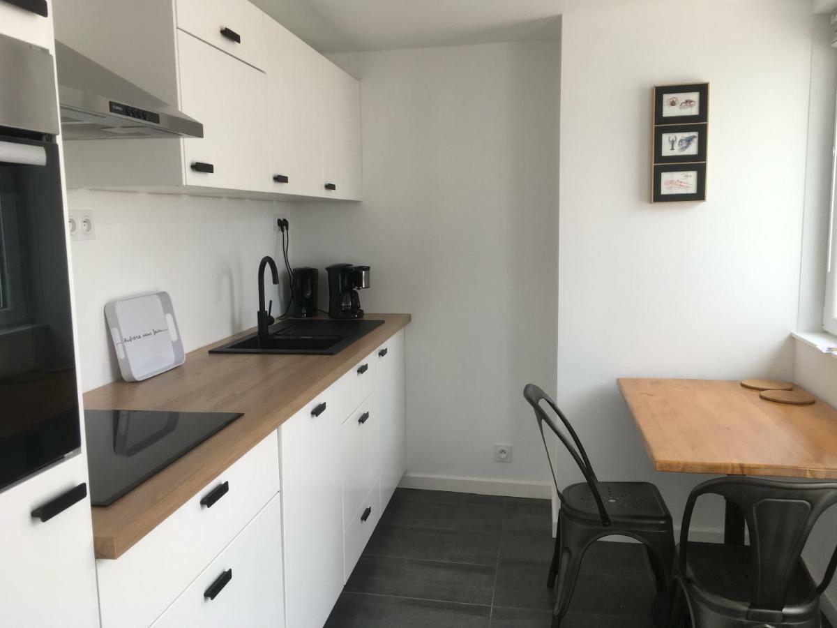 Votre Mini Maison En Plein Coeur Du Centre Ville -Terrasse - Et Parking Prive Sur Place Clos - Draps Et Menage Inclus Конкарно Екстериор снимка
